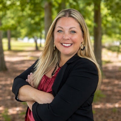 Headshot of Rebekah Dorn